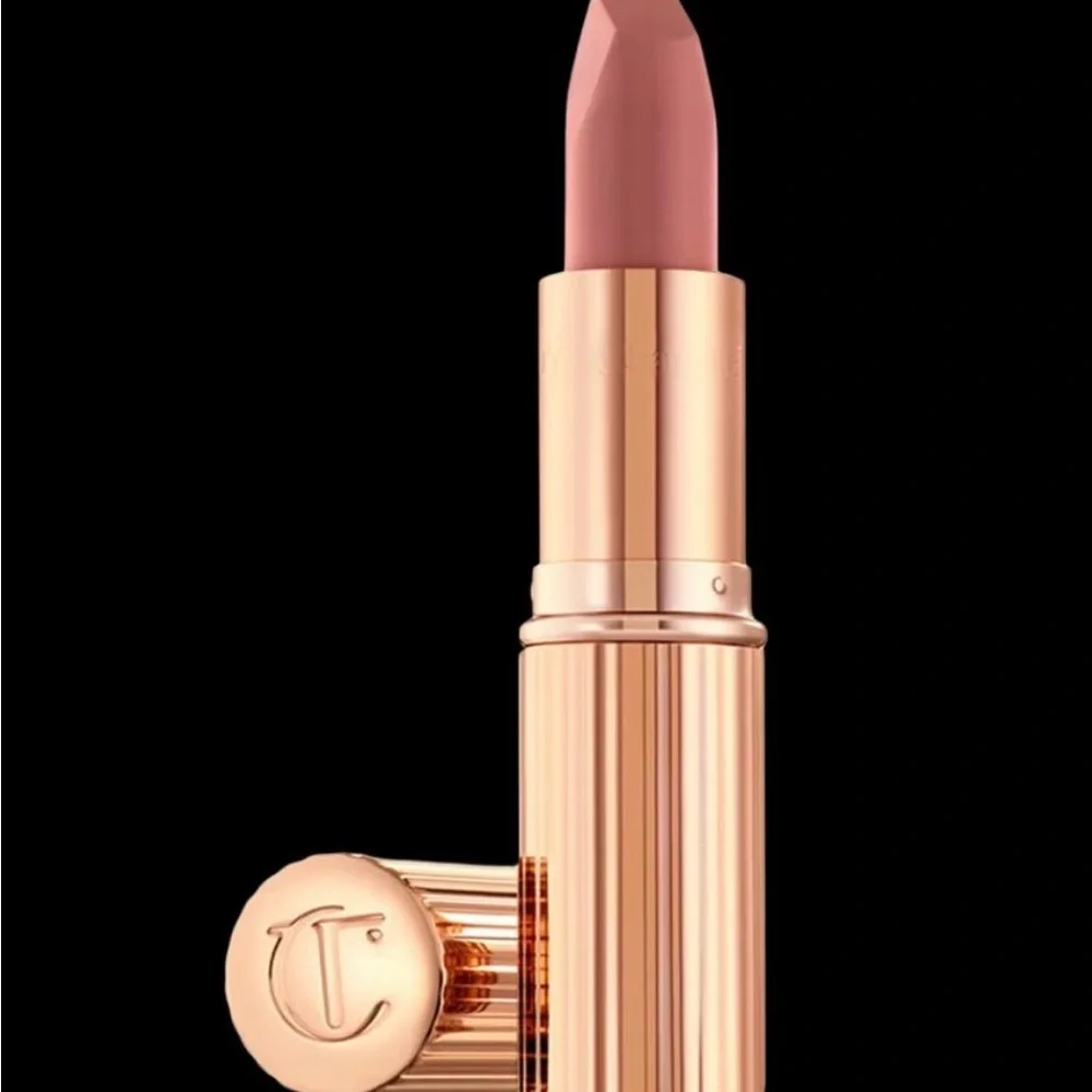 Charlotte Tilbury Matte Revolution Lipstick - Pillow Talk